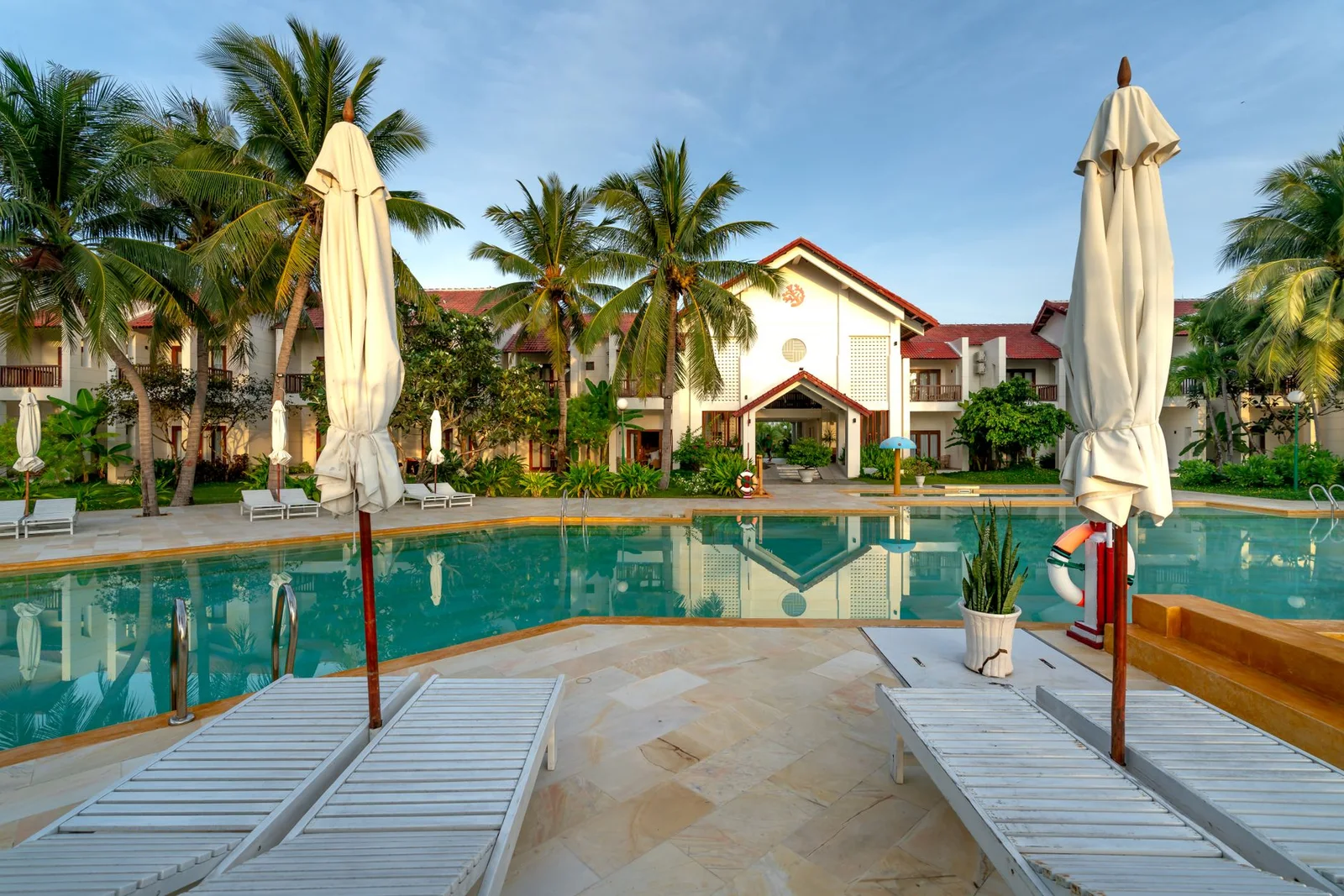Aava Resort & Spa exterior, pool or public space