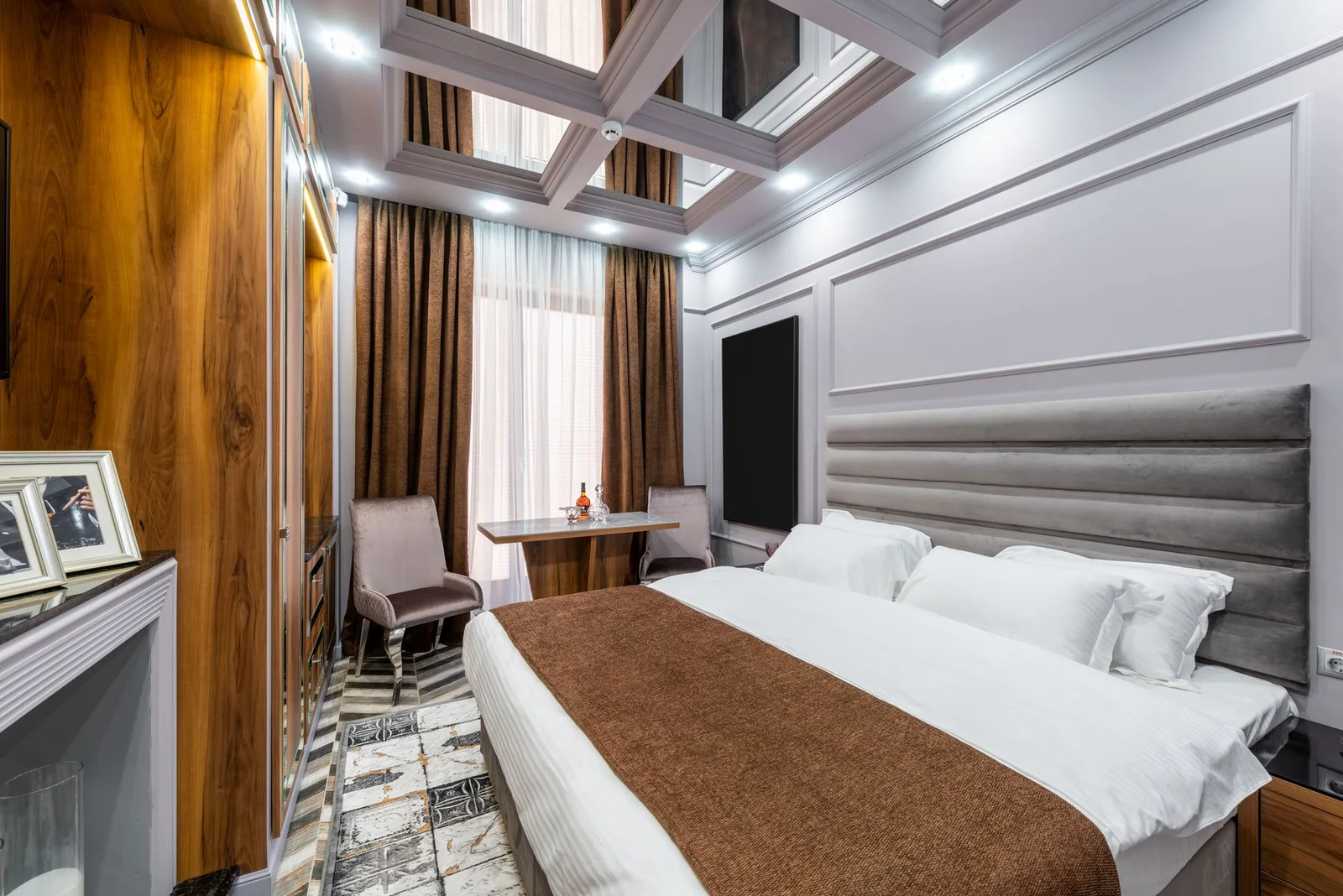 Chatrium Hotel Riverside Bangkok signature room or suite in Bangkok